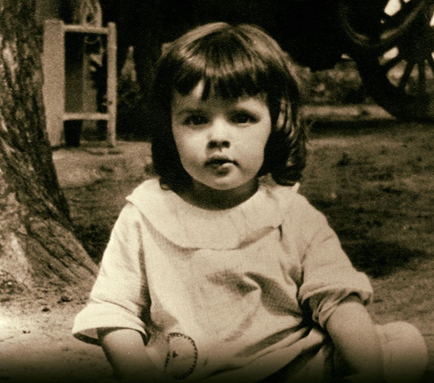 SOTD – Behind the glitter! The dark childhood of a Hollywood icon