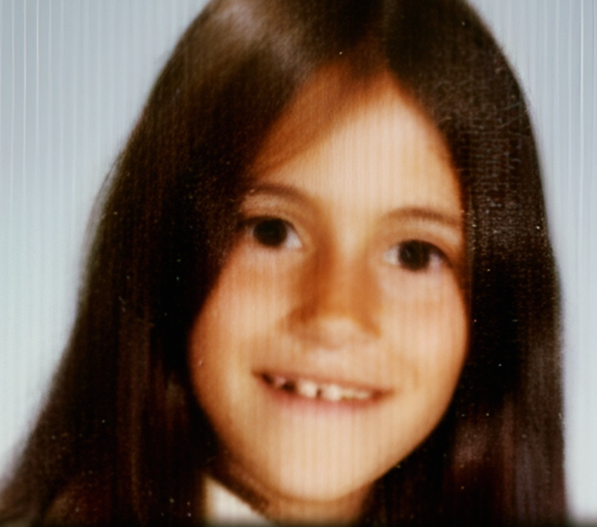 The woman in this photo grew up to become the richest actress in the world