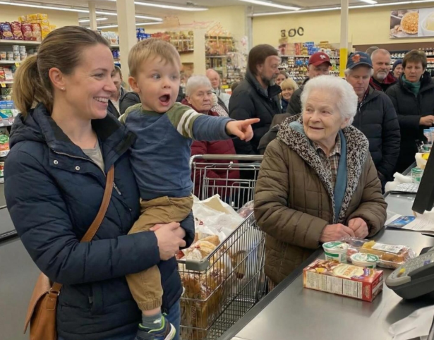 I Paid for an Elderly Woman’s Groceries—Two Days Later, My Entire Life Took a Turn I Never Expected