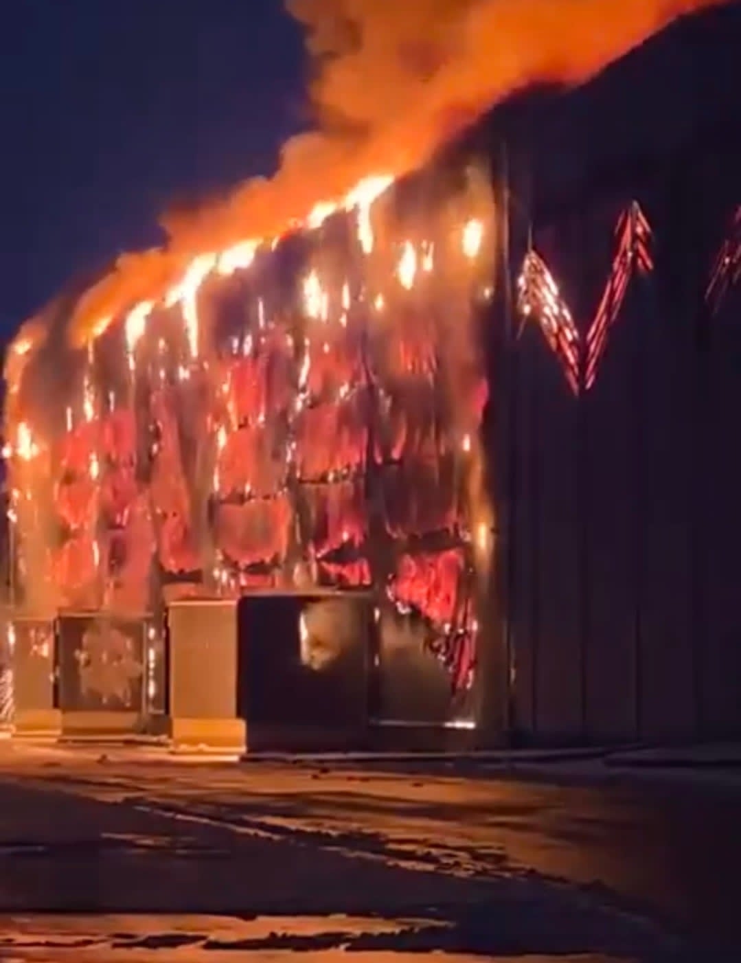 BREAKING! At least 300 homes estimated damaged or destroyed after large fire – See more!