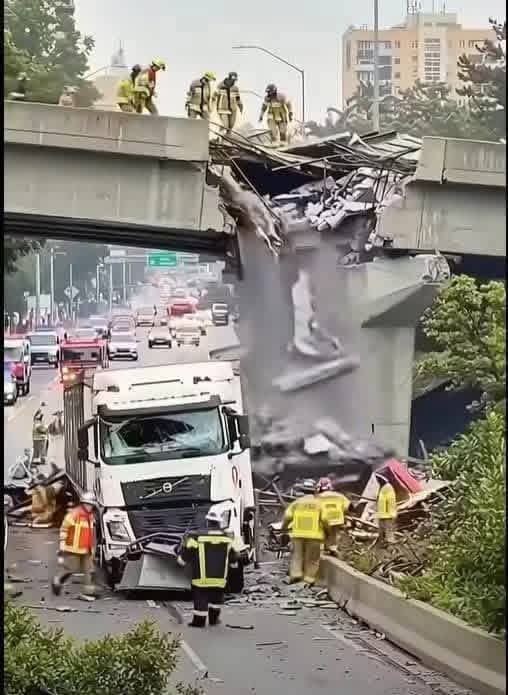 You Wont Believe What Happened on Knight Street Bridge This Morning!