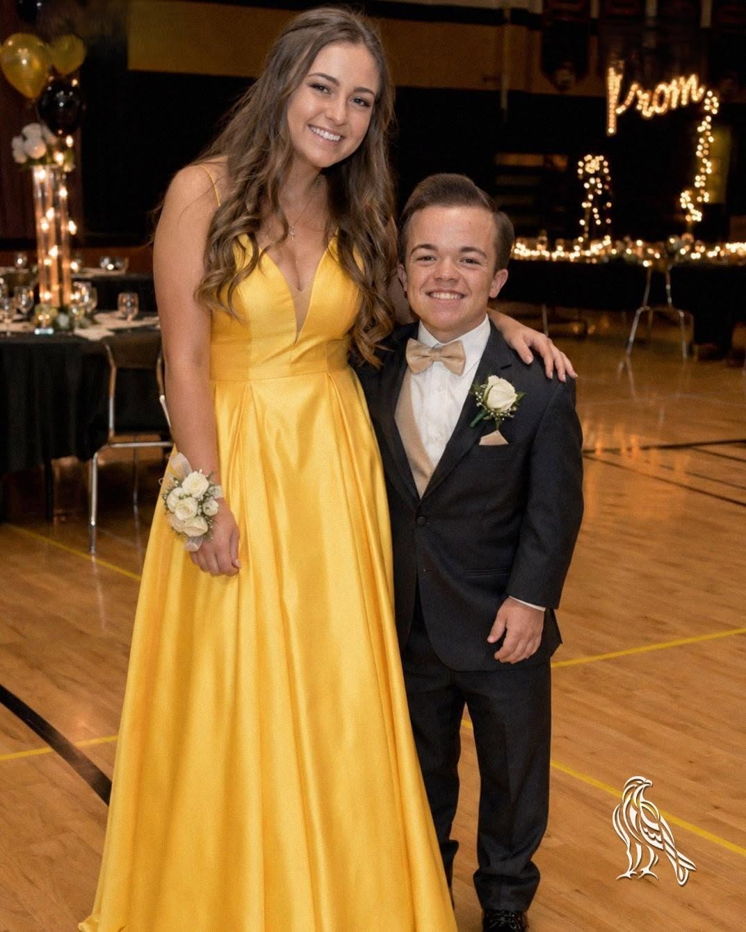 Everyone in Class Laughed at My Boyfriend Because of His Height – But at Graduation, Our Teacher Invited Us on Stage and Said Words That Left Everyone Speechless